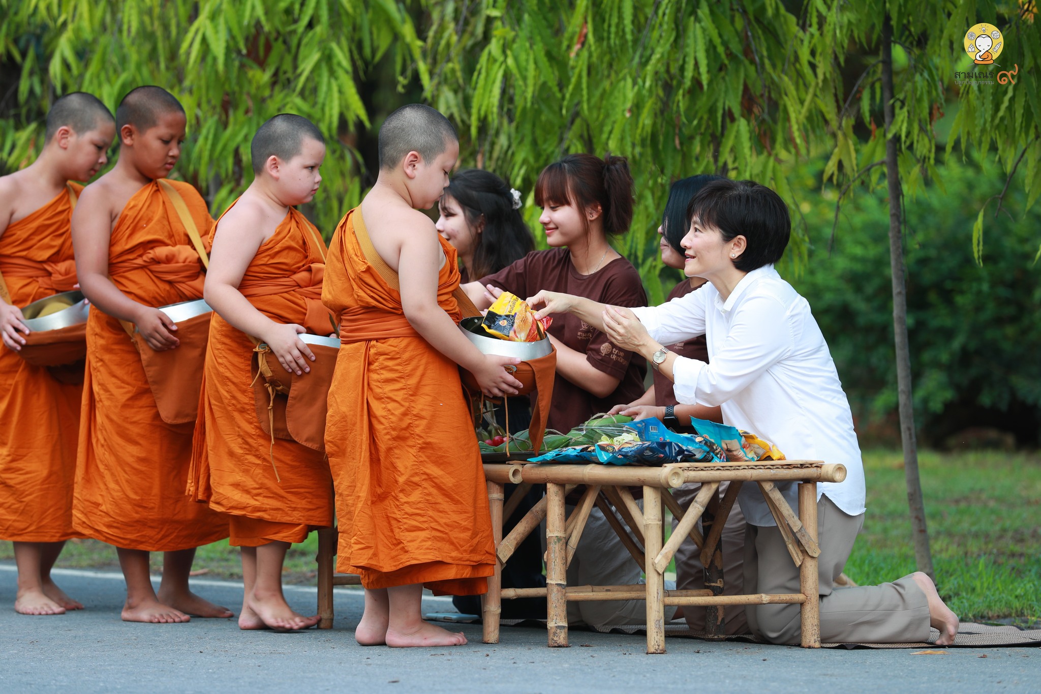 กิจกรรมตักบาตรวันพระและวันสำคัญในช่วงเทศกาล